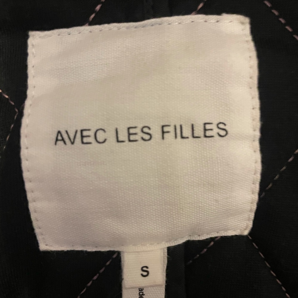 Lightly used jacket. Cute jacket perfect with a good pair of high rise jeans. - Picture 4 of 4